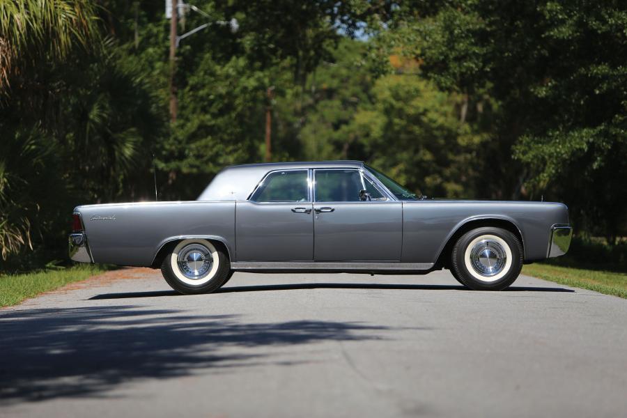  Lincoln Continental Sedan (53A) 1962 года  (фото 8 из 16)